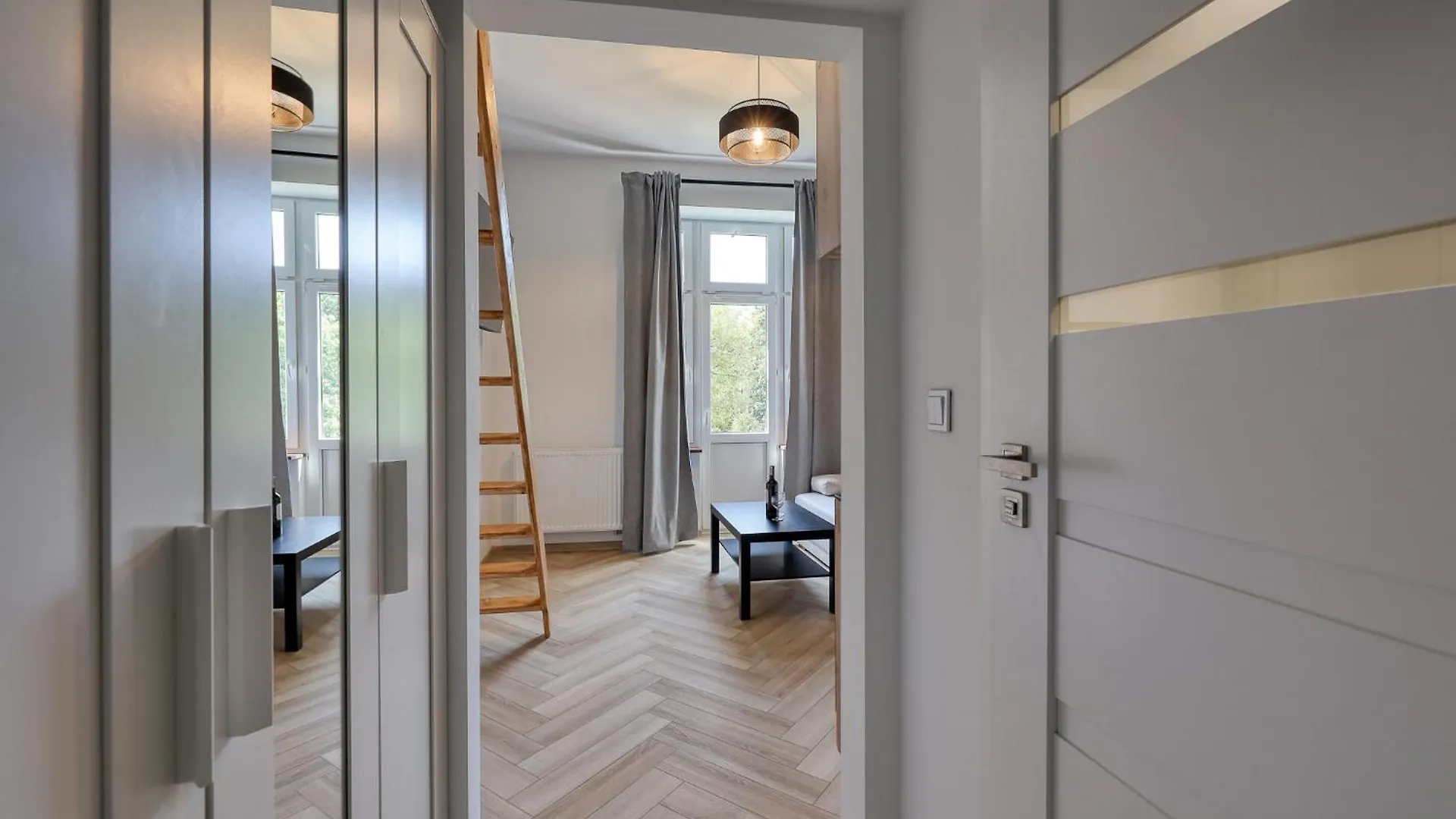 Industrial Apartment Warschau