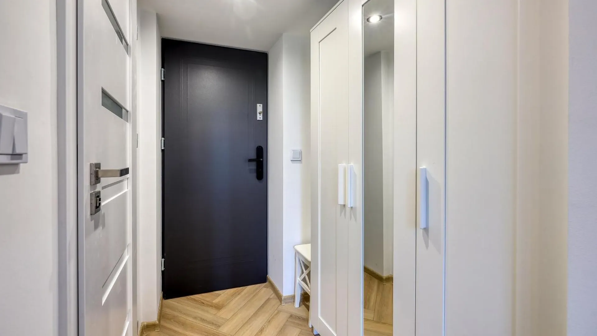 Industrial Apartment Warschau
