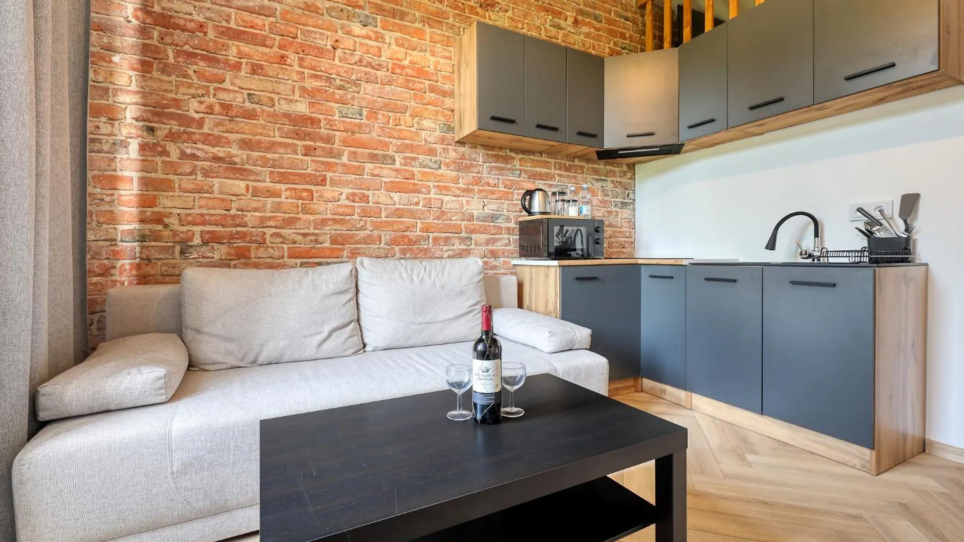 Industrial Apartment Warschau