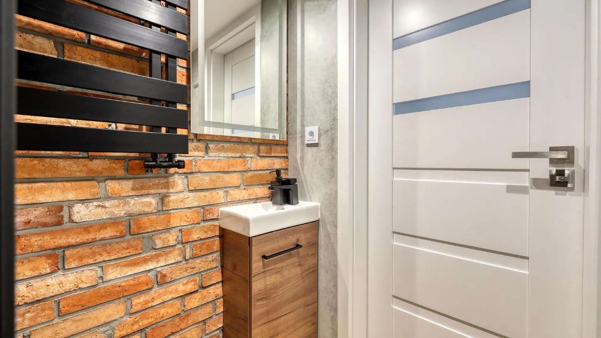 Industrial Apartment Warschau