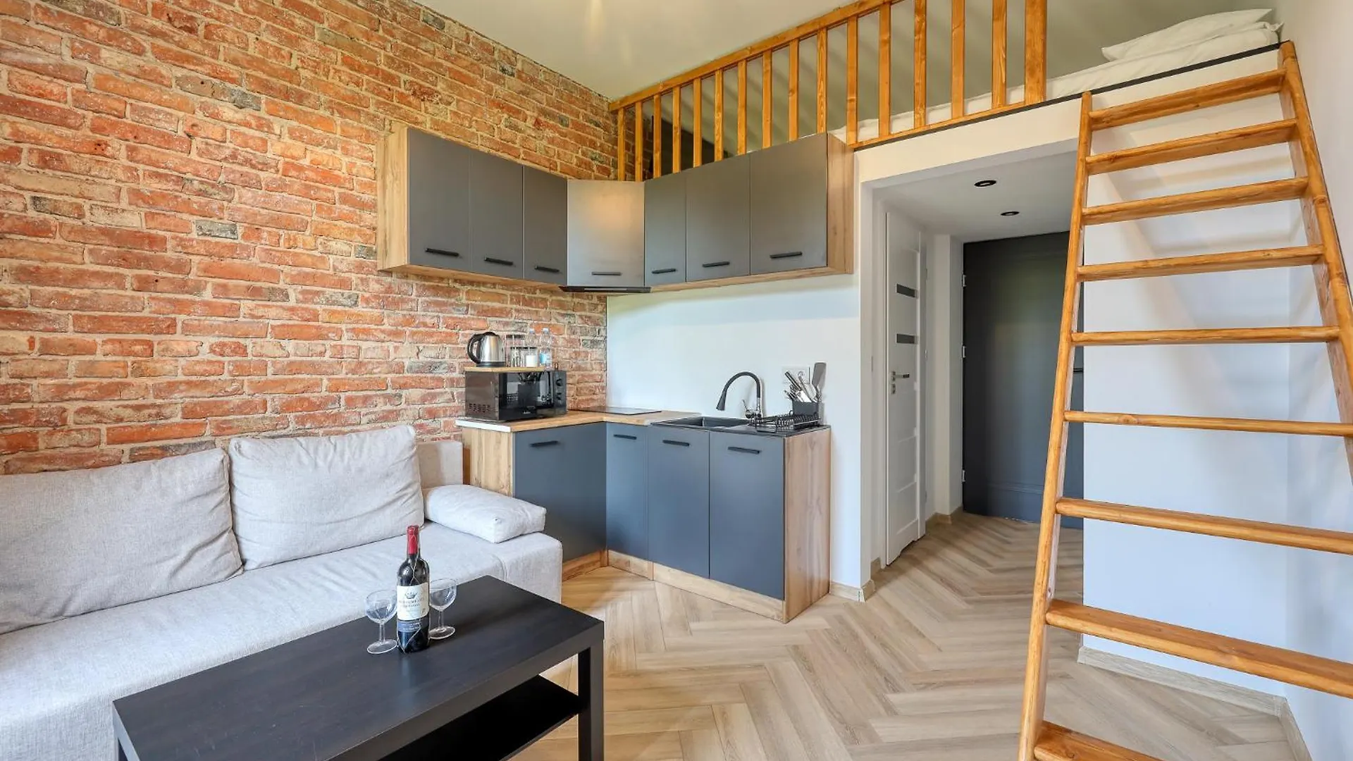 Industrial Apartment Warschau